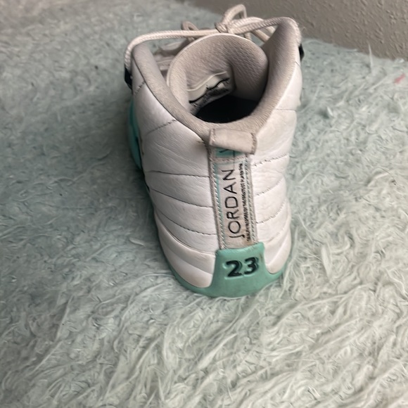 Worn - Picture 4 of 4